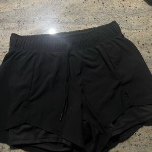 Athletic shorts with liner